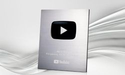 Aklım Yolda YouTube kanalına Silver Play Button plaketi