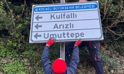 Kocaeli'de yıpranan yön ve trafik levhalarını yeniliyor