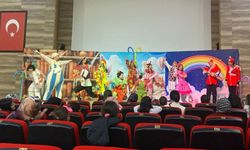 Manisa Büyükşehir Belediyesi Şehir Tiyatrosu perdeyi açtı