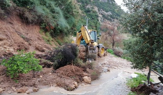 Hatay'da bozulan yollar yeniden düzenleniyor