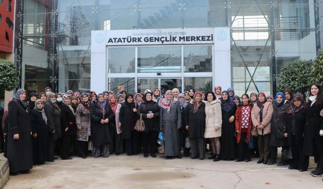 Kırkağaçlı kadınlar Manisa'yı gezdi