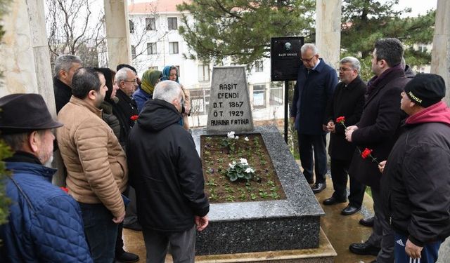 Müftü Raşit Efendi mezarı başında anıldı