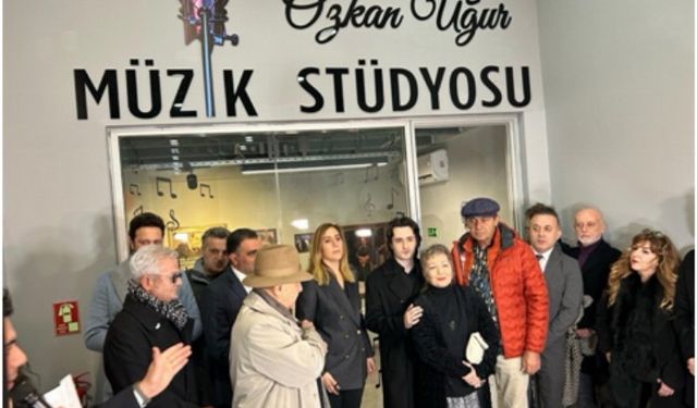 Özkan Uğur Müzik Stüdyosu İstanbul'da açıldı