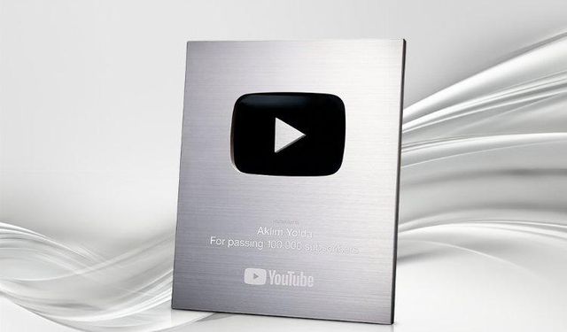 Aklım Yolda YouTube kanalına Silver Play Button plaketi