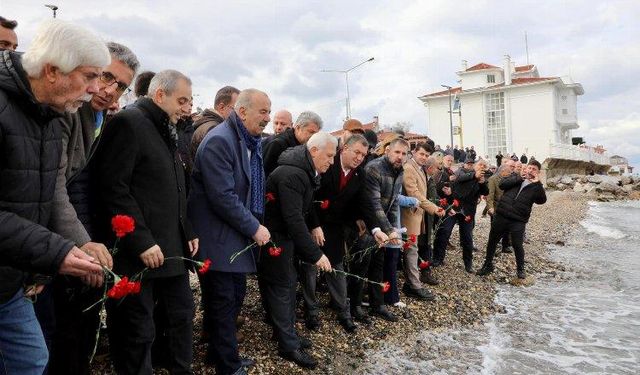 Bursa Mudanya'da mübadiller anısına denize karanfil