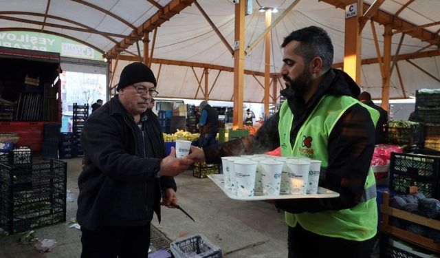 Büyükşehir pazarcı esnafının içini ısıttı