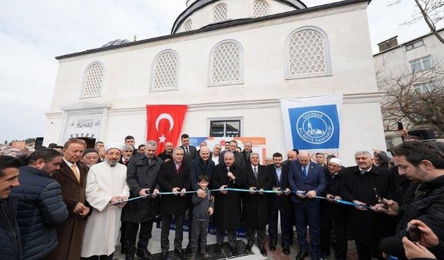 İstanbul Üsküdar'da Kıroğlu Camii ibadete açıldı