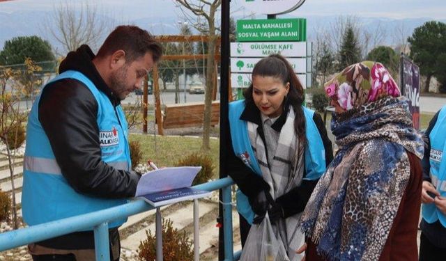 İzmit Belediyesi vatandaşın taleplerini dinliyor