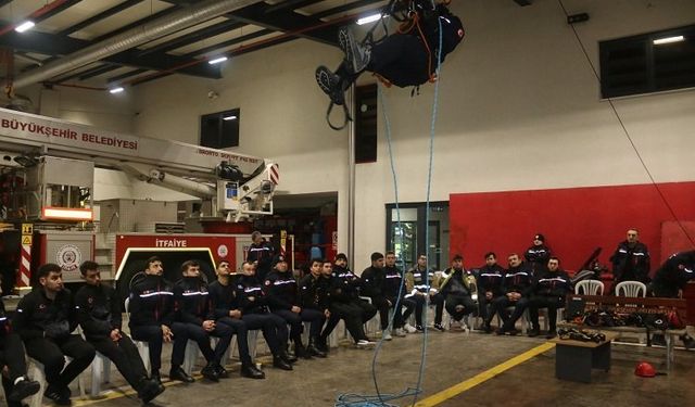 Kocaeli itfaiyesi eğitimlerini sürdürüyor