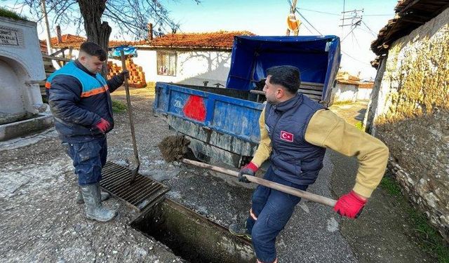 Manisa'da olası taşkınlara karşı temizlik