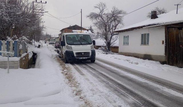 Pazaryeri beyaza büründü